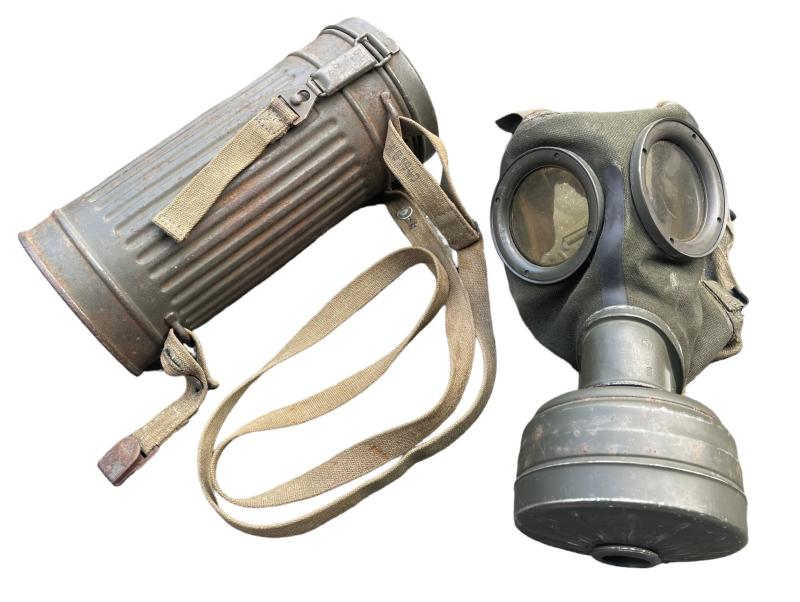 Wehrmacht M31 Gasmask in Cannister