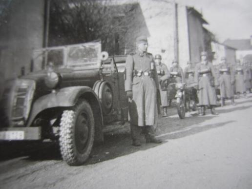 SS Photograph Waffen SS unit ready to leave for France
