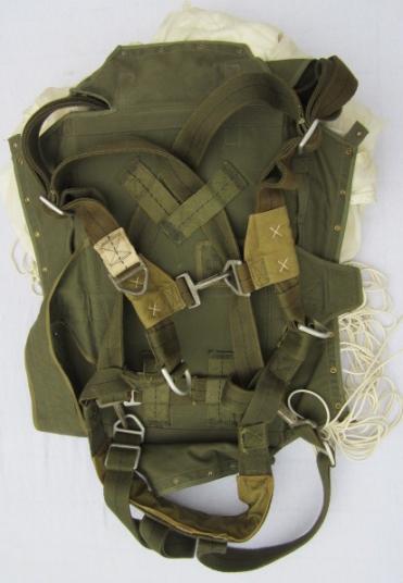 US WW2 T7 Parachute with parachute Harness