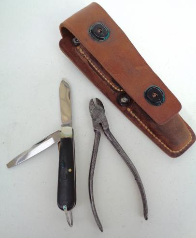 US WW2 Leather Pouch with Pliers and pocket knife