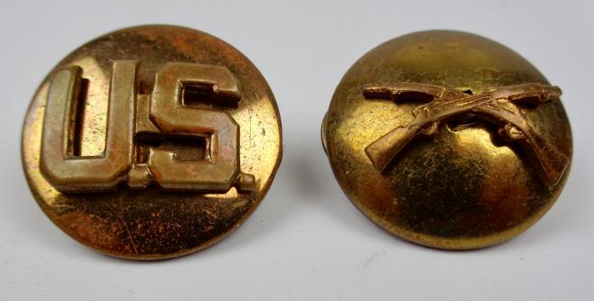 US WW2 Infantry Collar Disk set