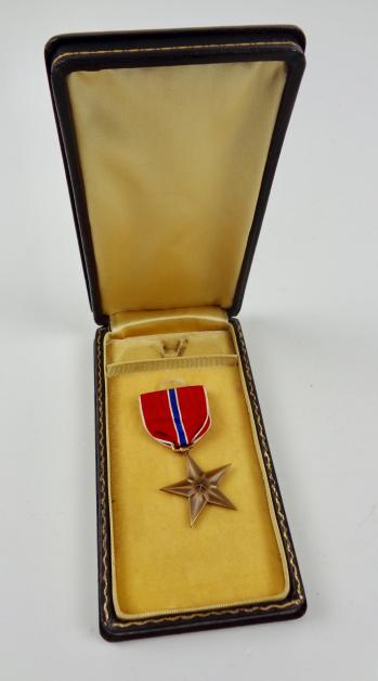 US WW2 Bronze Star with Oakleaf in Case