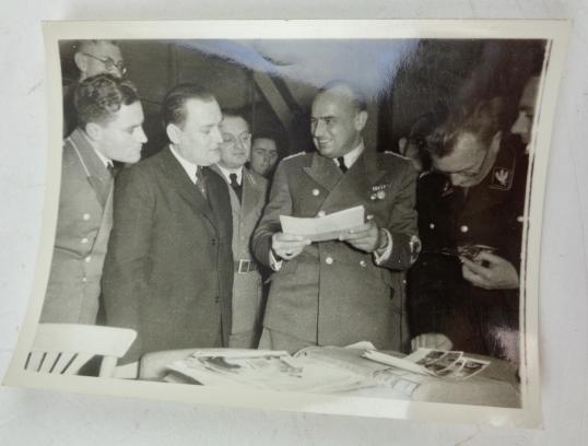 16 privat Photographs with Seys Inquart