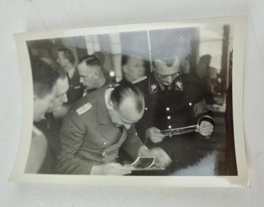 16 privat Photographs with Seys Inquart