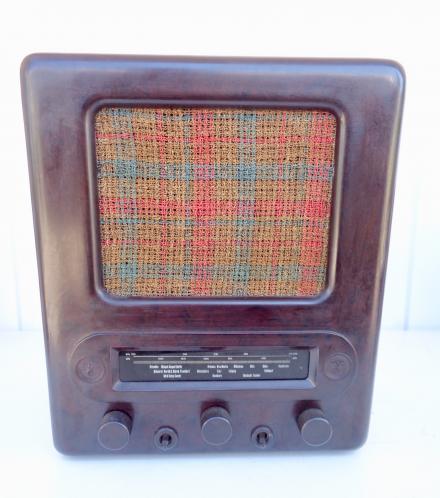 Volks Empfänger Radio VE 301 (People’s Radio)