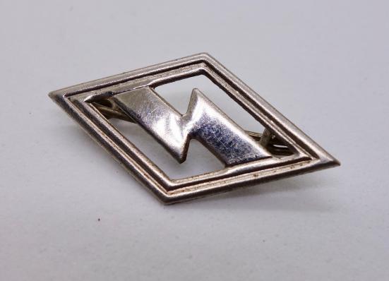 Hitler-Jugend Member Badge (Cut Out Rune)