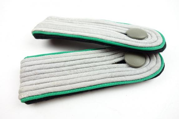 WaffenSS Gebirgsjäger Untersturmfuhrer Shoulder Boards