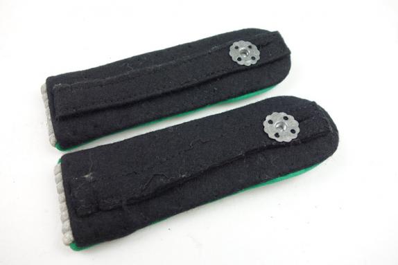 WaffenSS Gebirgsjäger Untersturmfuhrer Shoulder Boards