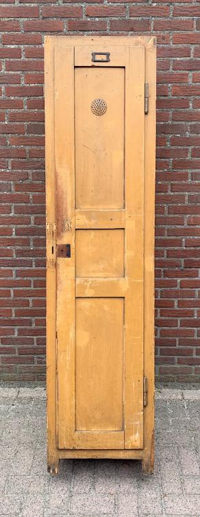 Wehrmacht Spind (Army Barracks Closet)