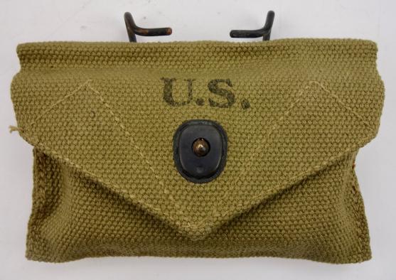 US WW2 First Aid Pouch with First-Aid Bandage Kit
