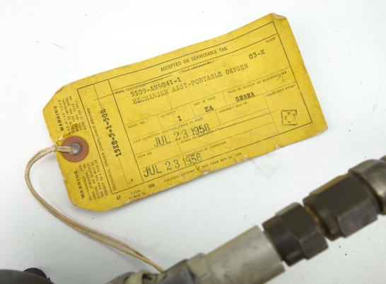 WWII US ARMY AIR FORCE D2 Oxygen Cylinder & Regulator - AAF B-17 B-24