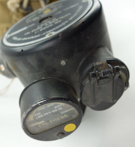 WWII US ARMY AIR FORCE D2 Oxygen Cylinder & Regulator - AAF B-17 B-24