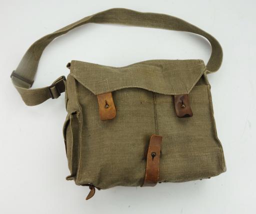 Dutch pre WW2 Gasmask in Gasmask Pouch