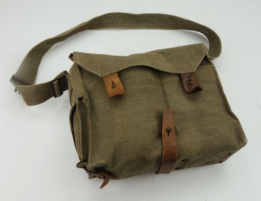 Dutch pre WW2 Gasmask in Gasmask Pouch