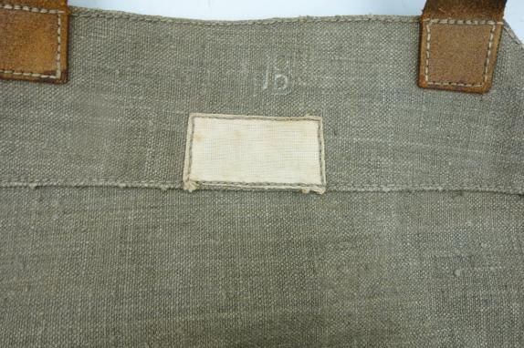 Dutch pre WW2 Gasmask in Gasmask Pouch