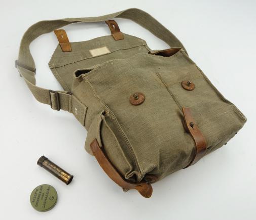 Dutch pre WW2 Gasmask in Gasmask Pouch