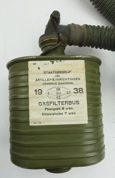 Dutch pre WW2 Gasmask in Gasmask Pouch