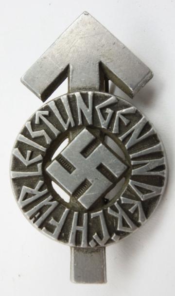 Hitler-Jugend metal Leistungs Rune Badge in Silver