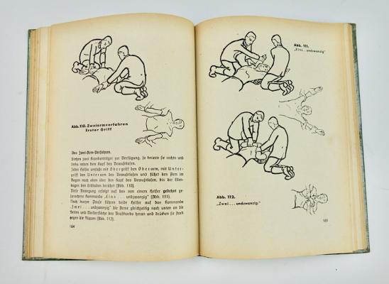 Deutsches Rotes Kreutz First Aid Training Book