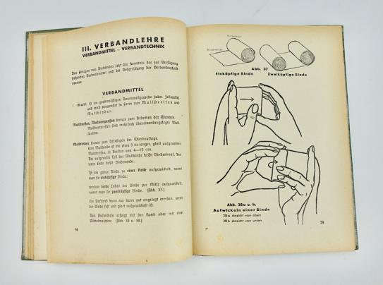 Deutsches Rotes Kreutz First Aid Training Book