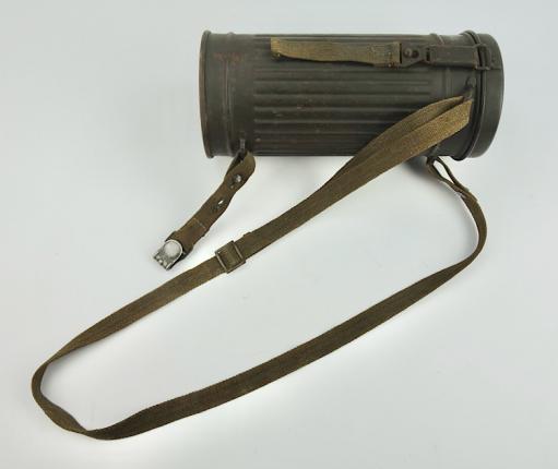 Wehrmacht M31 Gasmask and Gasmask Cannister