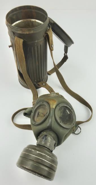Wehrmacht M31 Gasmask and Gasmask Cannister