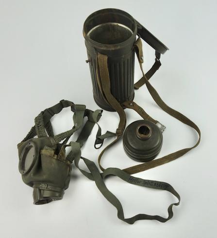 Wehrmacht M31 Gasmask and Gasmask Cannister