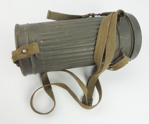 Wehrmacht M31 Gasmask and Gasmask Cannister