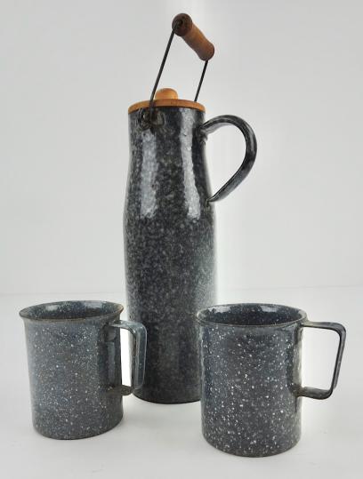 Water/Milk/Coffee Can and Cups from KwK 40 Shell