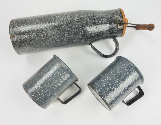 Water/Milk/Coffee Can and Cups from KwK 40 Shell