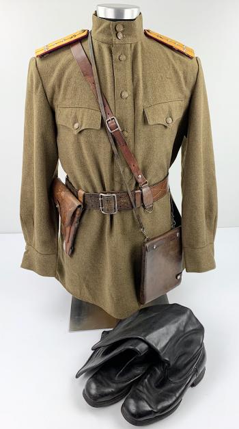Soviet WW2 Officers Gimnasterka. Boots and Equipment