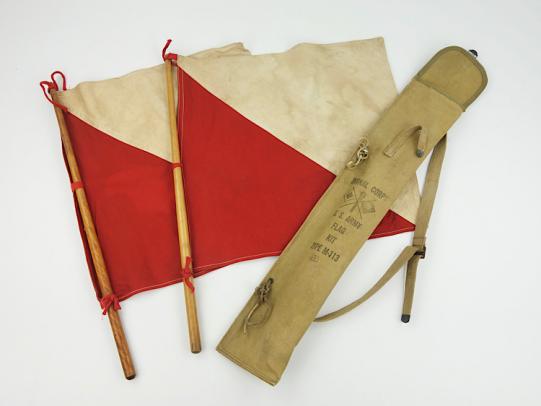 IMCS Militaria | US WW2 Signal Flags in original carrying Pouch IMCS Militaria | US WW2 Signal Flags in original carrying Pouch