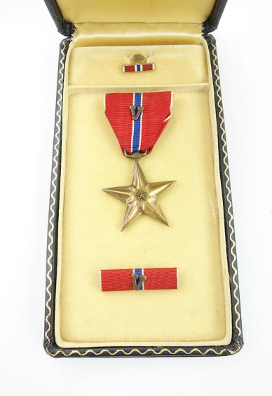 US WW2 Cased Bronze Star with Valor
