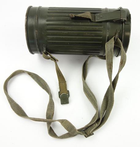 Wehrmacht M31 Gasmask in Cannister (Short model)