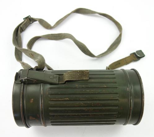 Wehrmacht M31 Gasmask in Cannister (Short model)