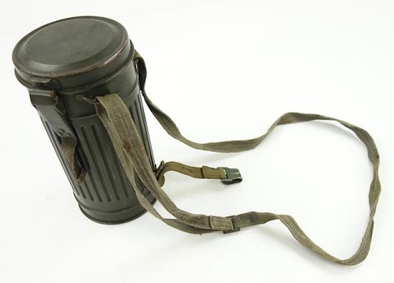 Wehrmacht M31 Gasmask in Cannister (Short model)