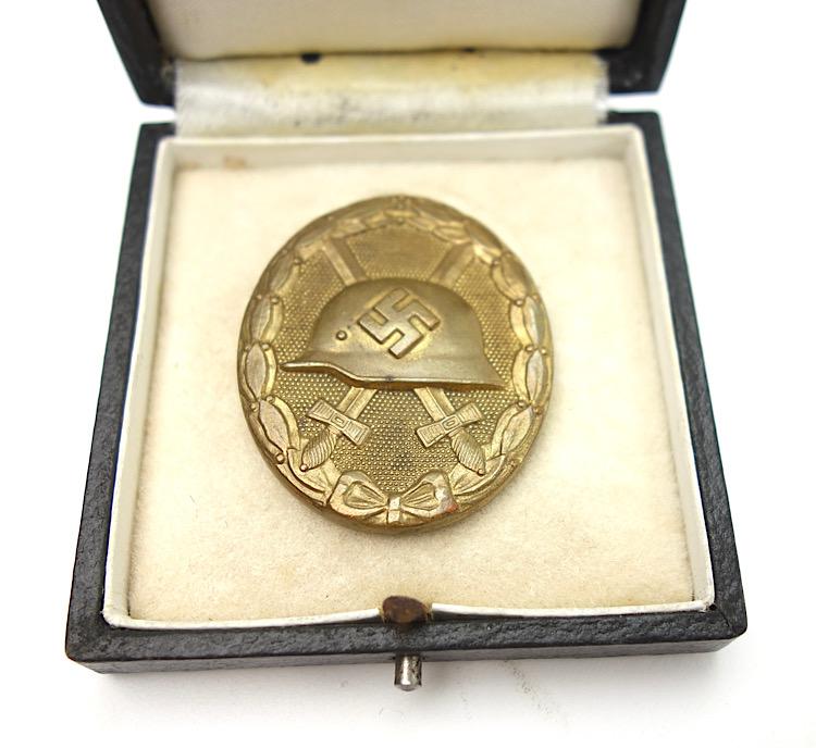 Wound Badge Gold in Case