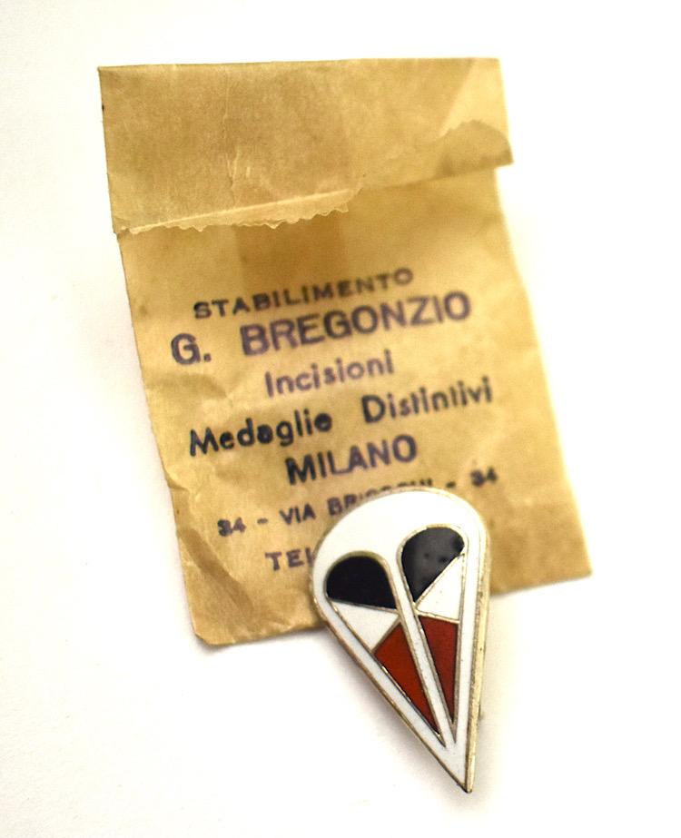 Fallschirmjäger Division metal Cap Badge