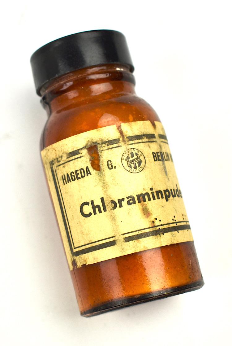Wehrmacht Medical Chloraminpuder in Glas Bottle