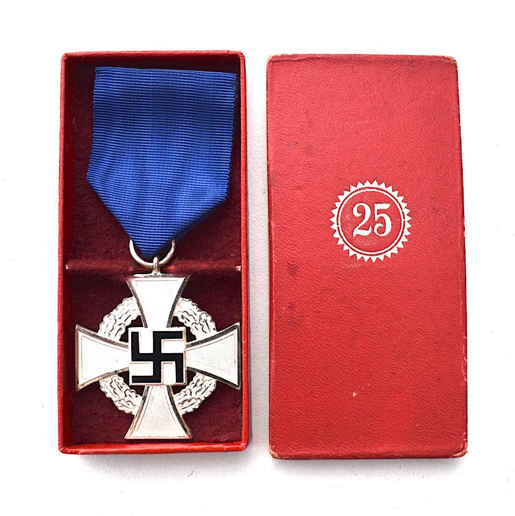 Third Reich 25 Years Loyal Service Medal in Case