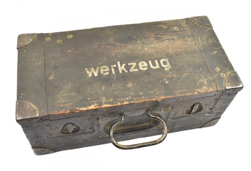 Wehrmacht wooden Tool box for the 8 cm Mortar