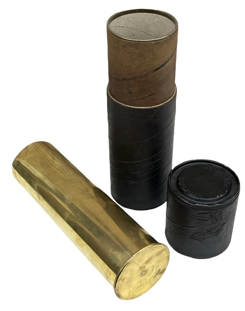 US WW2 105 mm M101A1 howitzer Shell in transport container