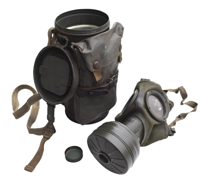Wehrmacht M31 Gasmask in Cannister