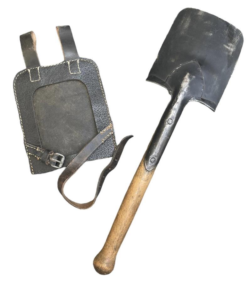 Wehrmacht Entrenching Tool in early model Cover