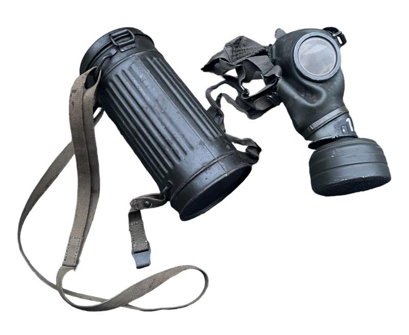 Wehrmacht M31 Gasmask in Cannister
