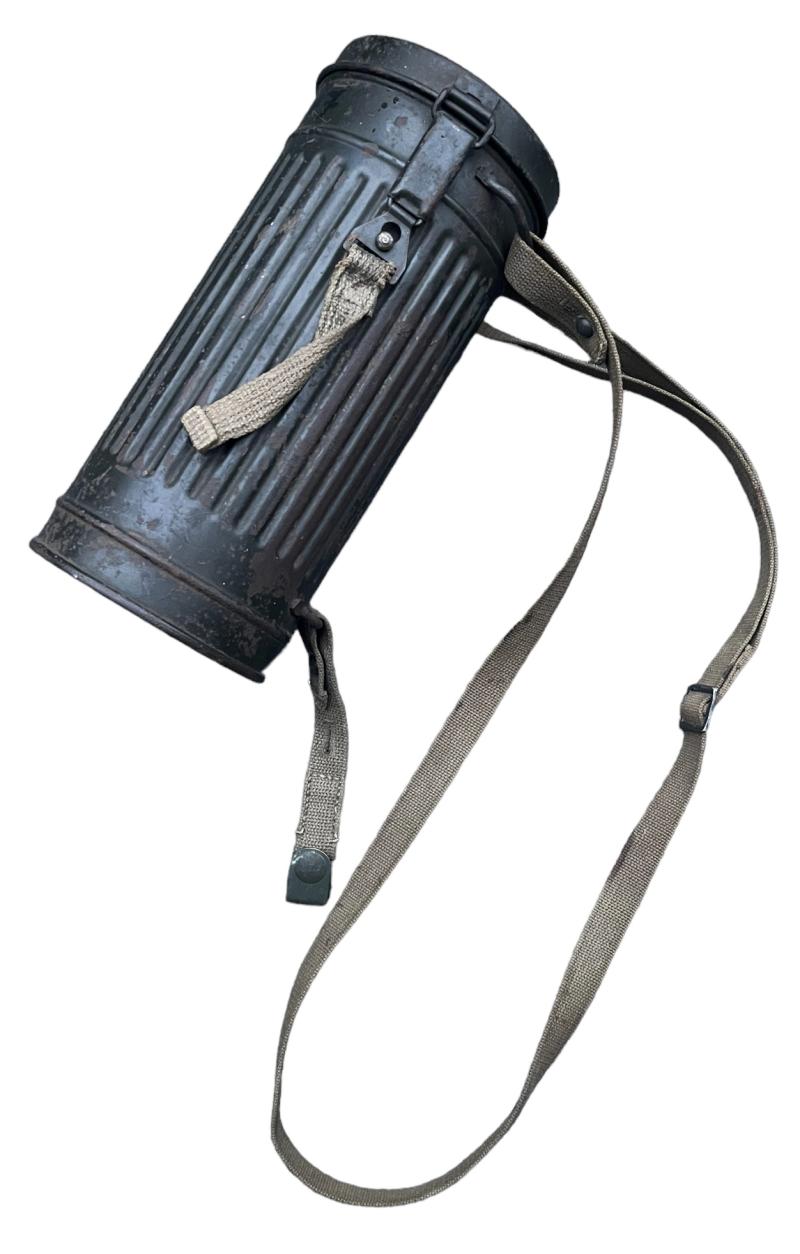 Wehrmacht M31 Gasmask in Cannister