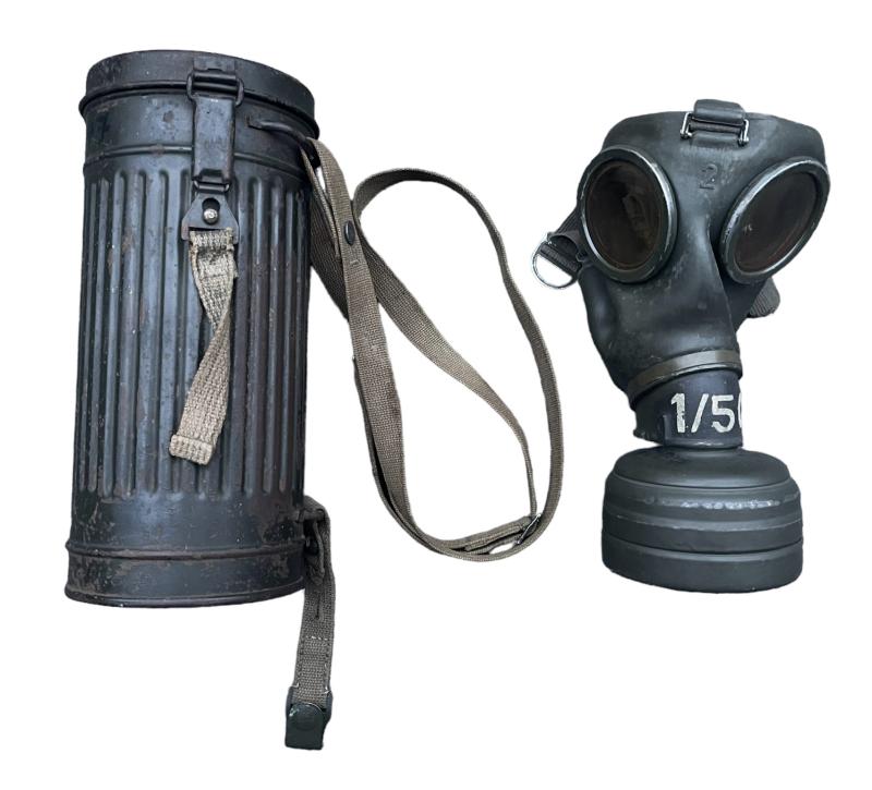 Wehrmacht M31 Gasmask in Cannister