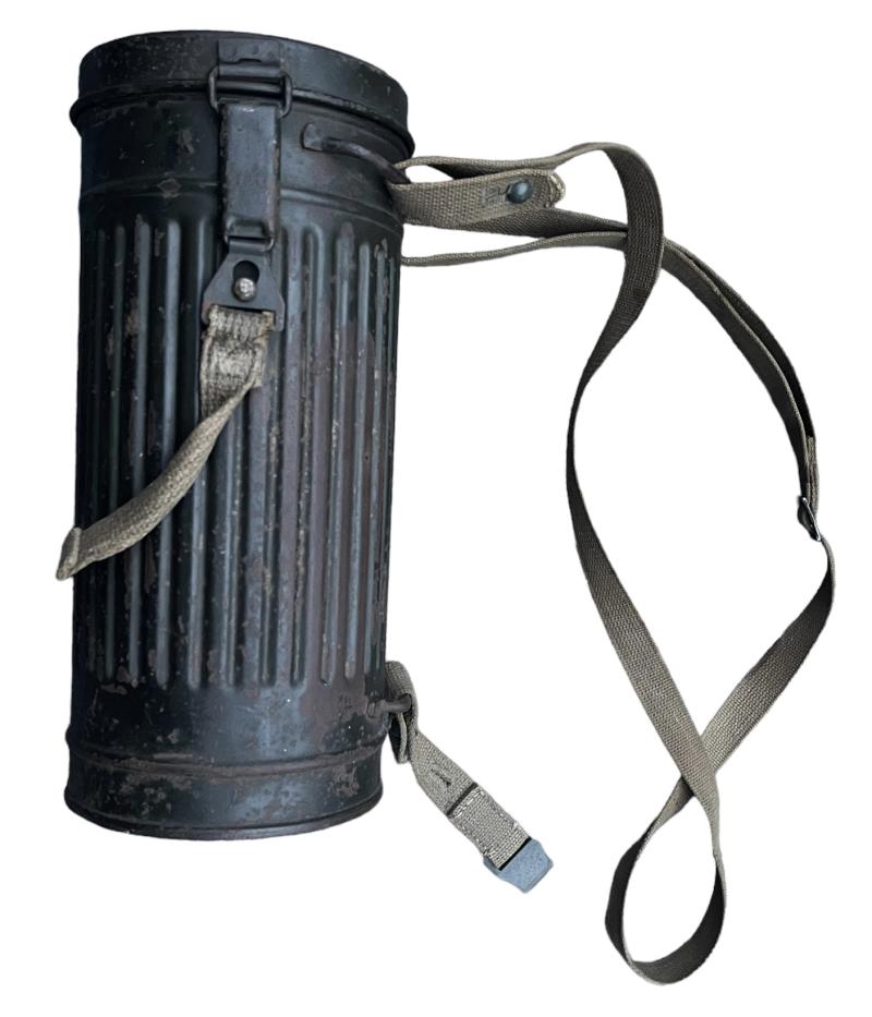 Wehrmacht M31 Gasmask in Cannister