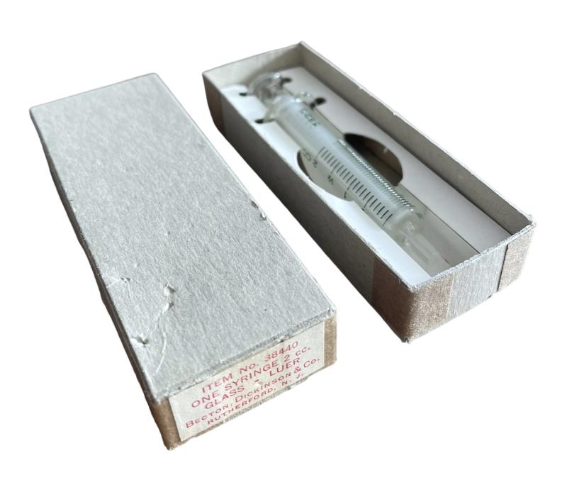 US WW2 Medical Syringe in original clipboard Box