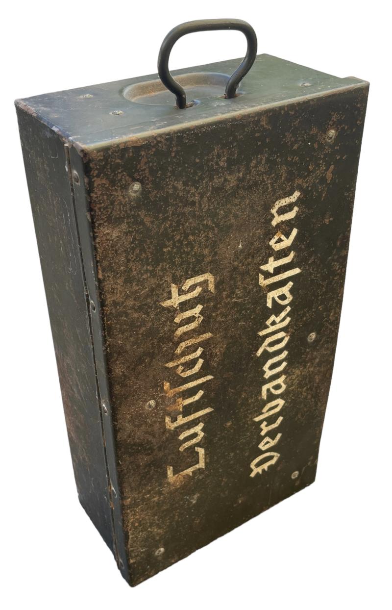 Luftschutz Verband Kasten (Vehicle Bandage Case)